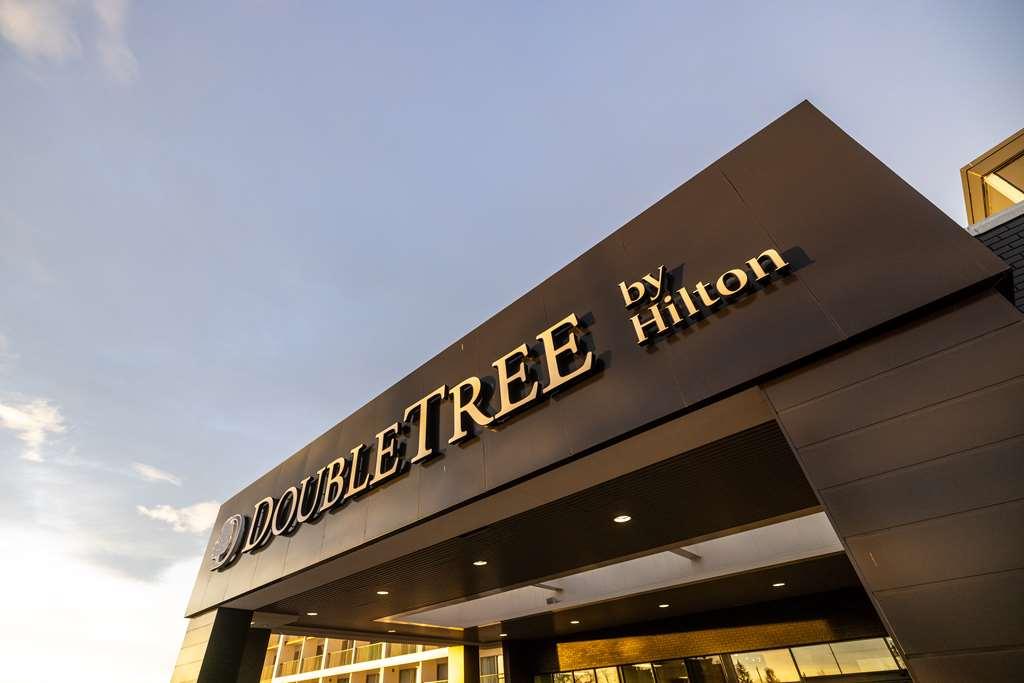 Doubletree By Hilton Calgary North Hotel Bagian luar foto
