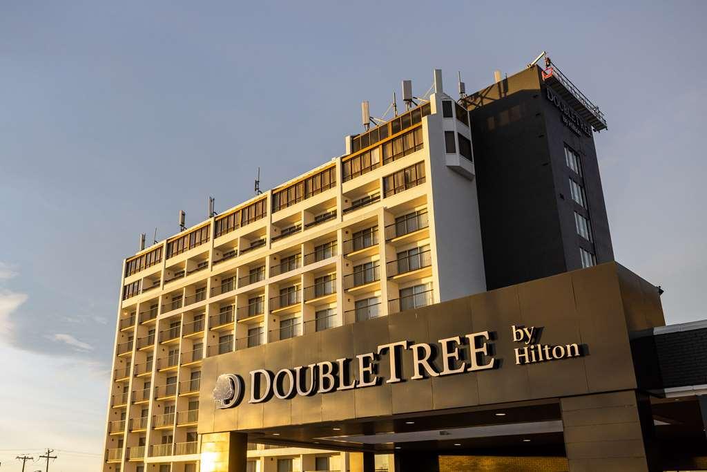 Doubletree By Hilton Calgary North Hotel Bagian luar foto