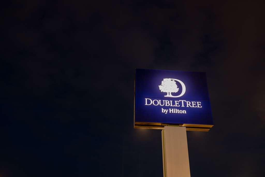 Doubletree By Hilton Calgary North Hotel Bagian luar foto