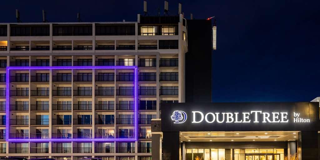Doubletree By Hilton Calgary North Hotel Bagian luar foto