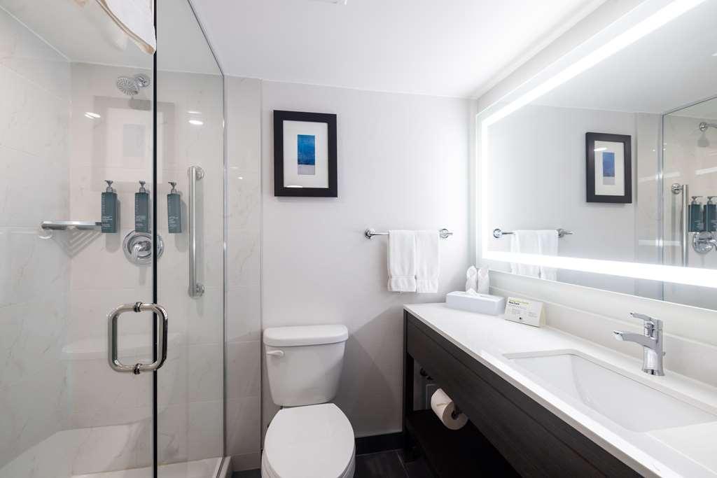 Doubletree By Hilton Calgary North Hotel Bagian luar foto