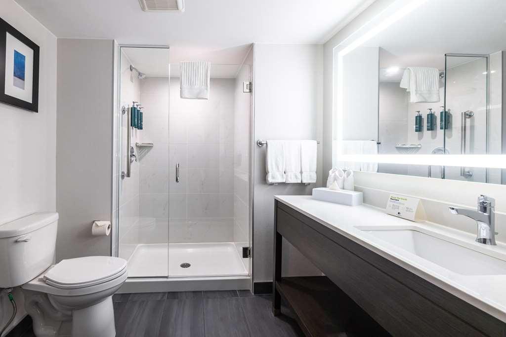 Doubletree By Hilton Calgary North Hotel Bagian luar foto