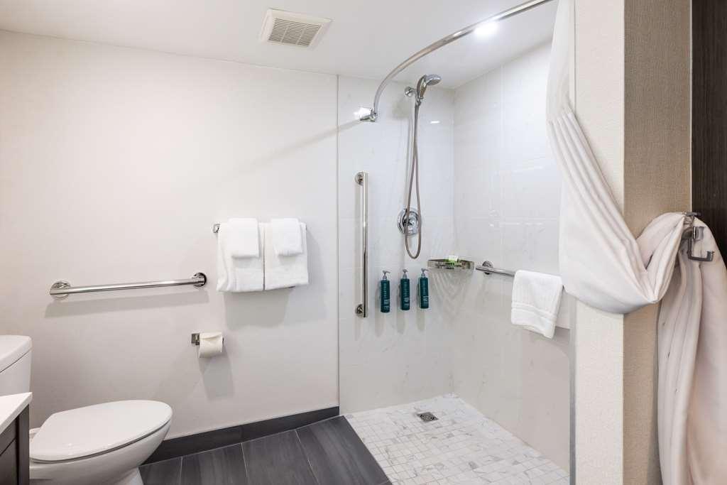 Doubletree By Hilton Calgary North Hotel Bagian luar foto